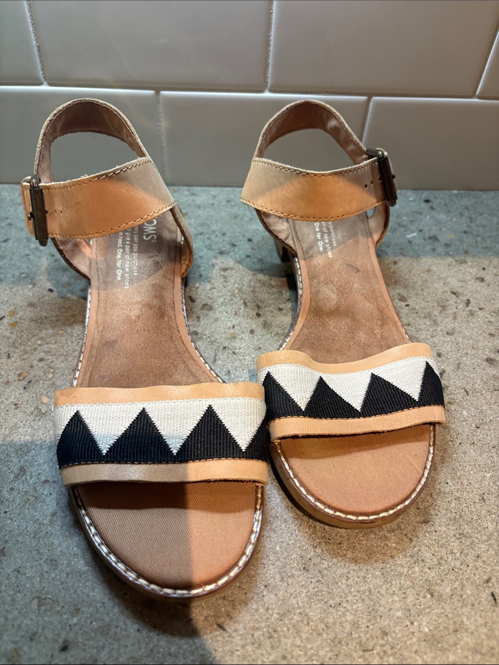 TOMS Women’s Leather Ankle Strap Sandals Size 8 Black & White Geometric